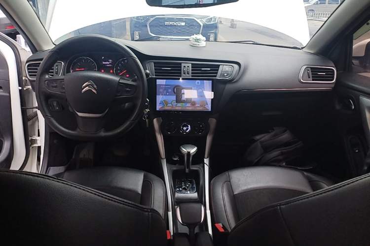 Used Citroen C3-XR 2015 1.6L Automatic Pioneer Model Center Console