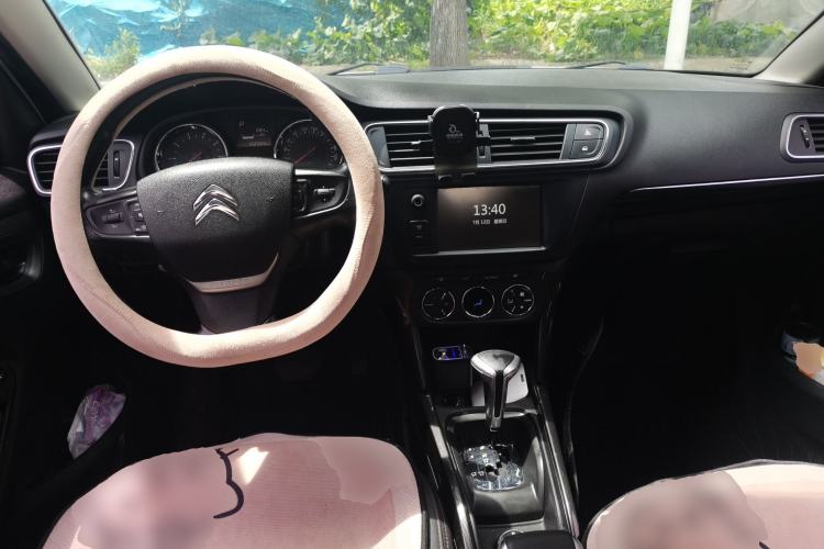 Used Citroen C3-XR 2015 1.6THP Automatic Flagship Model Center Console