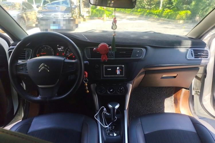 Used Citroen C3-XR 2015 1.6THP Automatic Pioneer Model Center Console