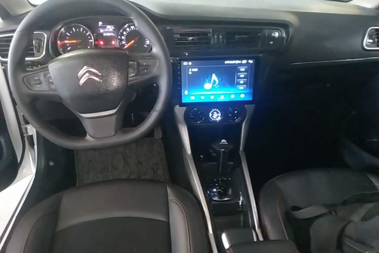 Used Citroen C3-XR 2015 1.6L Automatic Pioneer Model Center Console
