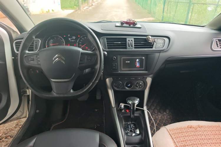 Used Citroen C3-XR 2015 1.6L Automatic Pioneer Model Center Console