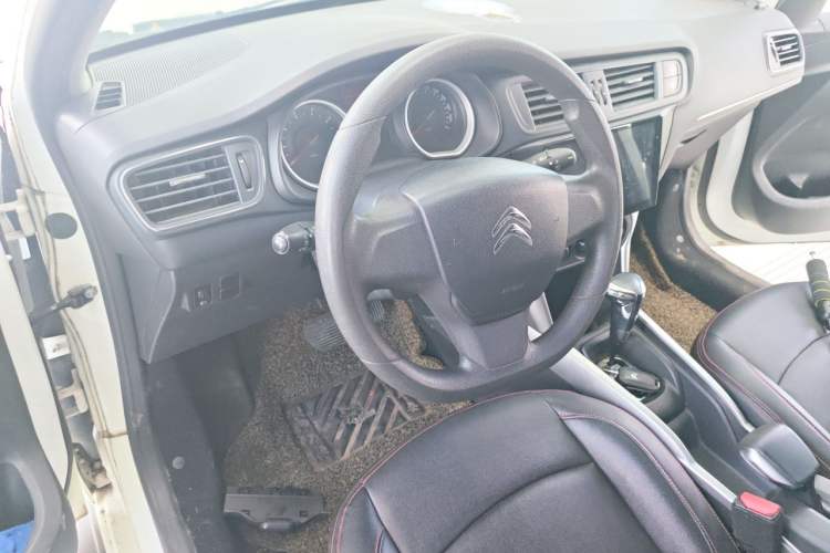 Used Citroen C3-XR 2015 1.6L Automatic Fashion Model Center Console