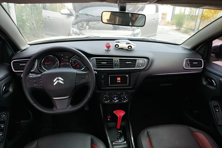Used Citroen C3-XR 2015 1.6THP Automatic Flagship Model Center Console