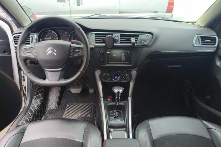 Used Citroen C3-XR 2015 1.6L Automatic Smart Version Center Console