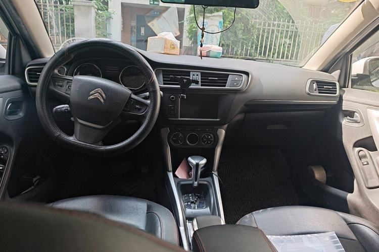 Used Citroen C3-XR 2015 1.6THP Automatic Smart Model Center Console