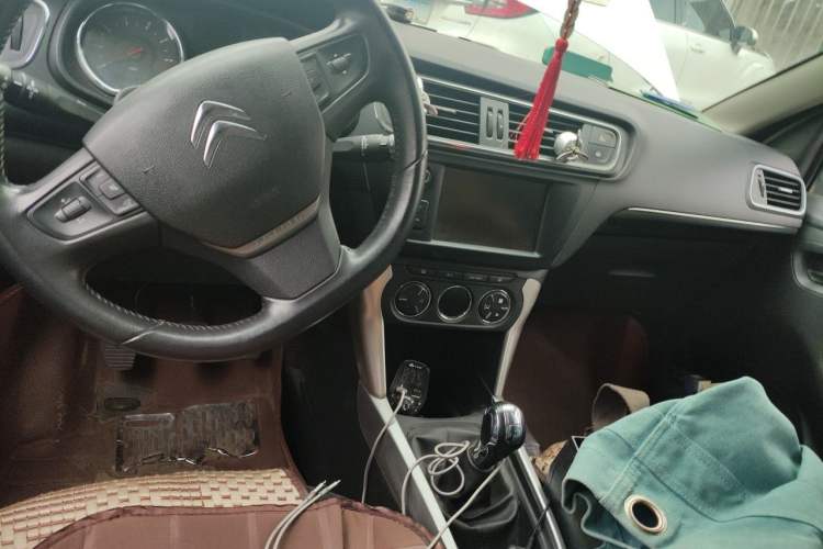Used Citroen C3-XR 2015 1.6L Manual Pioneer Model Center Console
