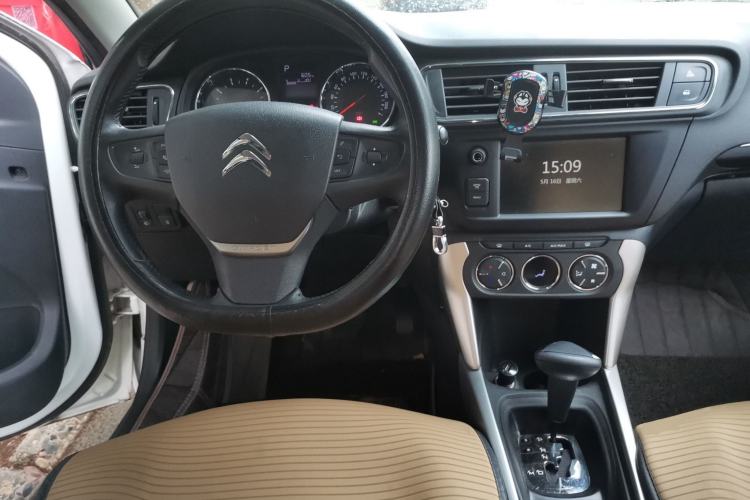 Used Citroen C3-XR 2015 1.6THP Automatic Pioneer Model Center Console
