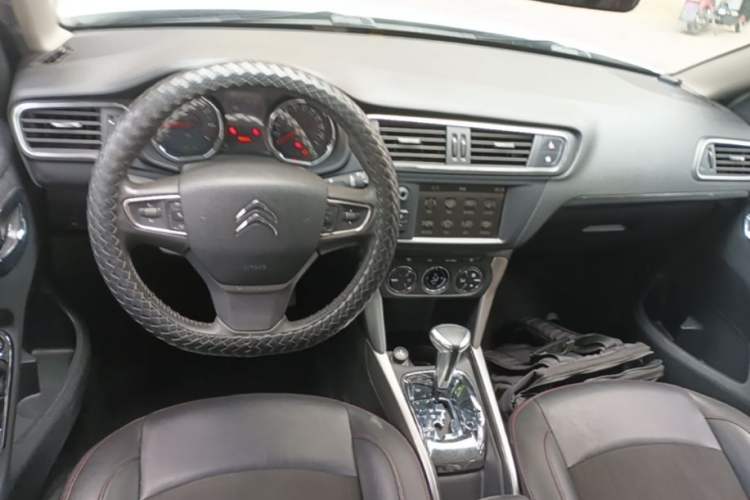Used Citroen C3-XR 2015 1.6L Automatic Pioneer Model Center Console