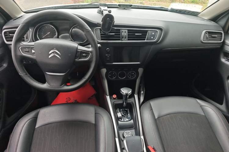 Used Citroen C3-XR 2015 1.6THP Automatic Pioneer Model Center Console