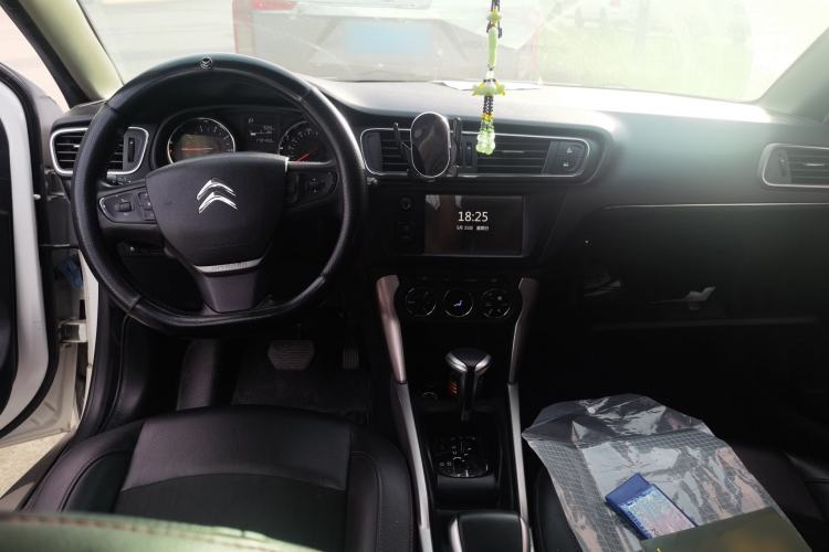 Used Citroen C3-XR 2015 1.6L Automatic Smart Version Center Console