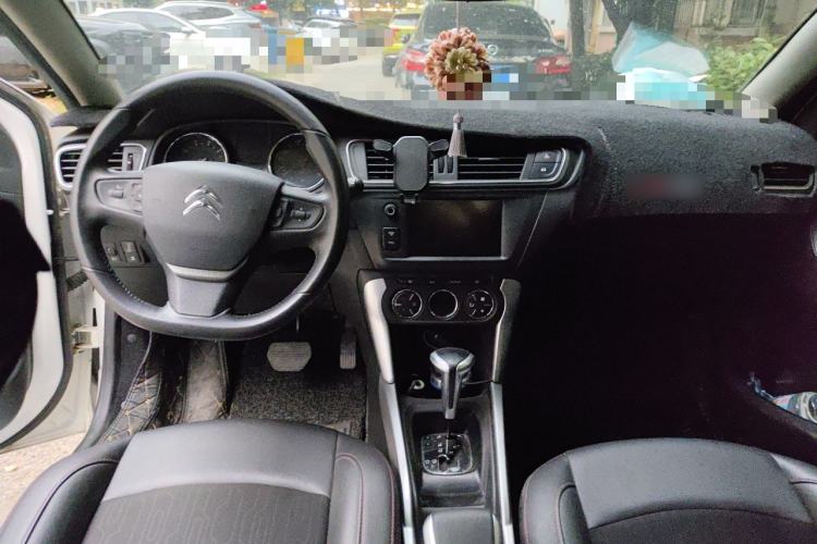 Used Citroen C3-XR 2015 1.6L Automatic Pioneer Model Center Console