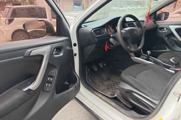 Used Citroen C3-XR 2015 1.6L Manual Fashion Edition Driver Seat