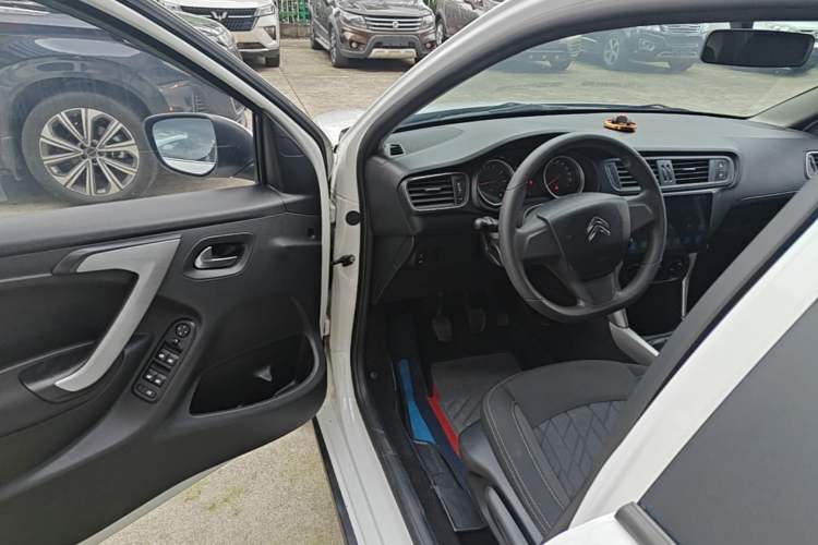 Used Citroen C3-XR 2015 1.6L Manual Fashion Edition Driver Seat