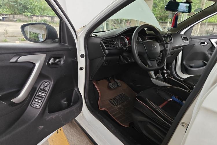 Used Citroen C3-XR 2015 1.6L Automatic Fashion Model Driver Seat