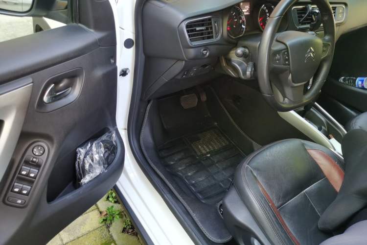 Used Citroen C3-XR 2015 1.6THP Automatic Smart Model Driver Seat