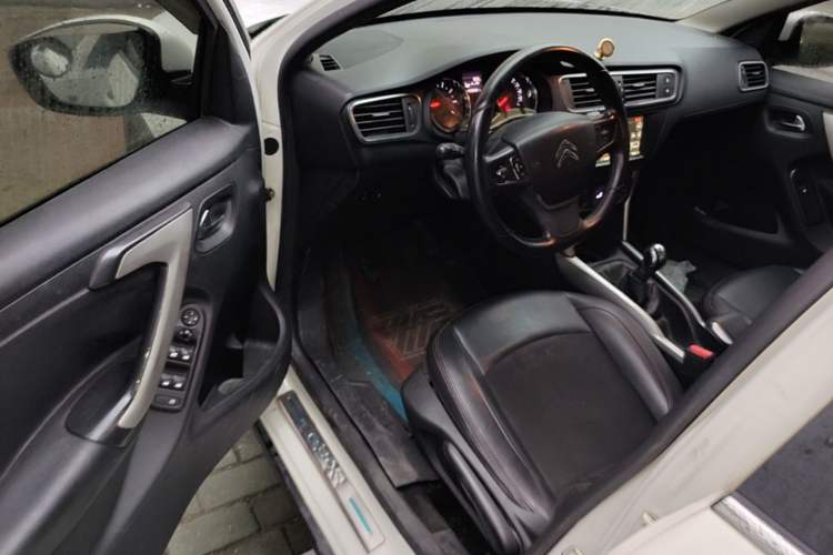 Used Citroen C3-XR 2015 1.6L Manual Pioneer Model Driver Seat