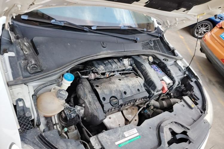 Used Citroen C3-XR 2015 1.6L Automatic Fashion Model Engine Bay