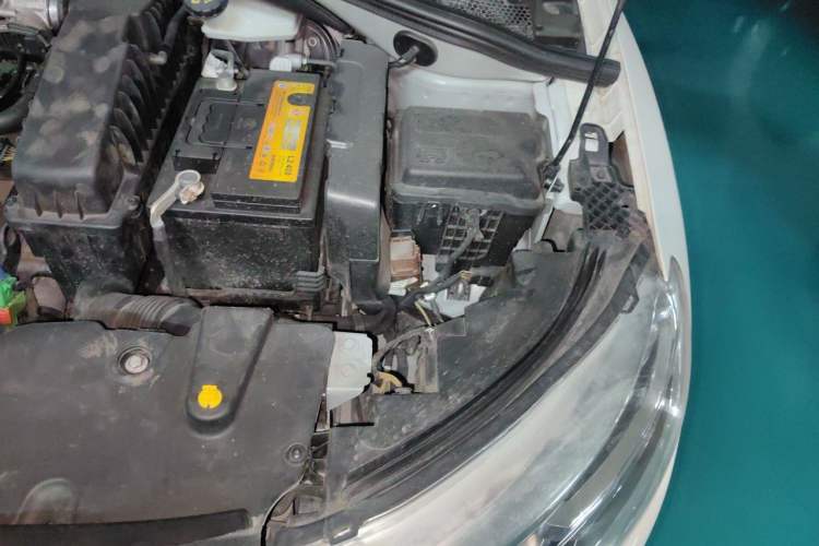 Used Citroen C3-XR 2015 1.6L Automatic Fashion Model Engine Bay Left