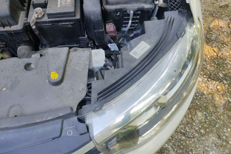 Used Citroen C3-XR 2015 1.6L Automatic Pioneer Model Engine Bay Left