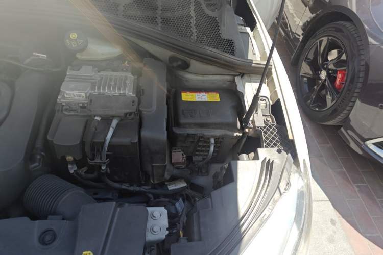Used Citroen C3-XR 2015 1.6THP Automatic Smart Model Engine Bay Left