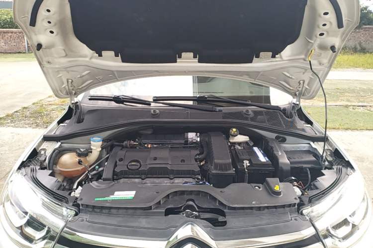 Used Citroen C3-XR 2015 1.6L Automatic Fashion Model Engine Bay