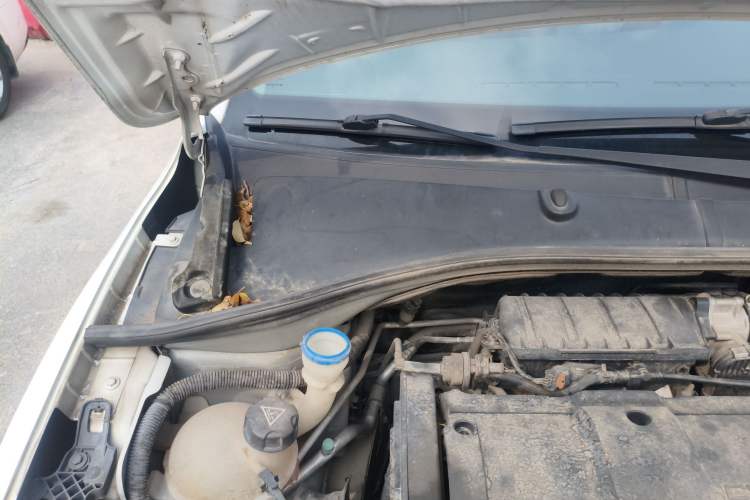 Used Citroen C3-XR 2015 1.6L Automatic Smart Version Engine Bay Right
