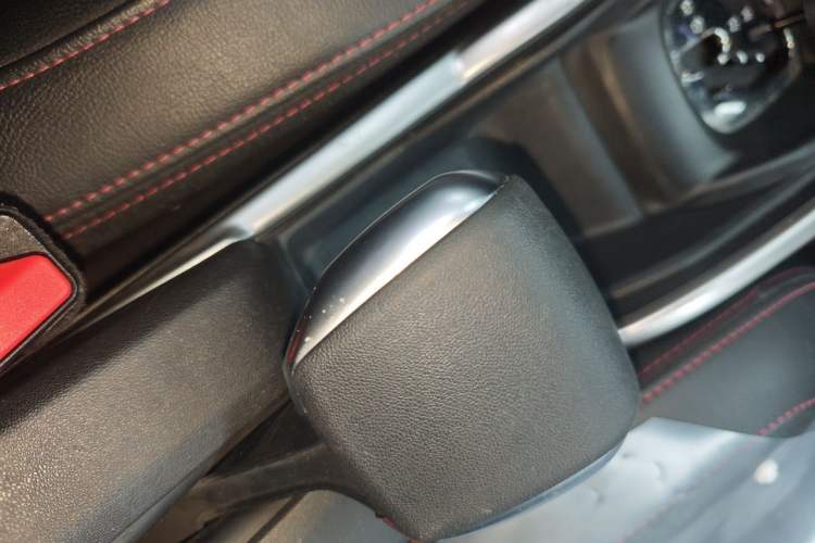 Used Citroen C3-XR 2015 1.6L Automatic Pioneer Model Gear Lever