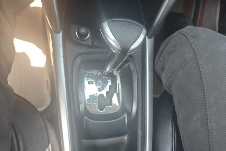 Used Citroen C3-XR 2015 1.6L Automatic Pioneer Model Gear Lever