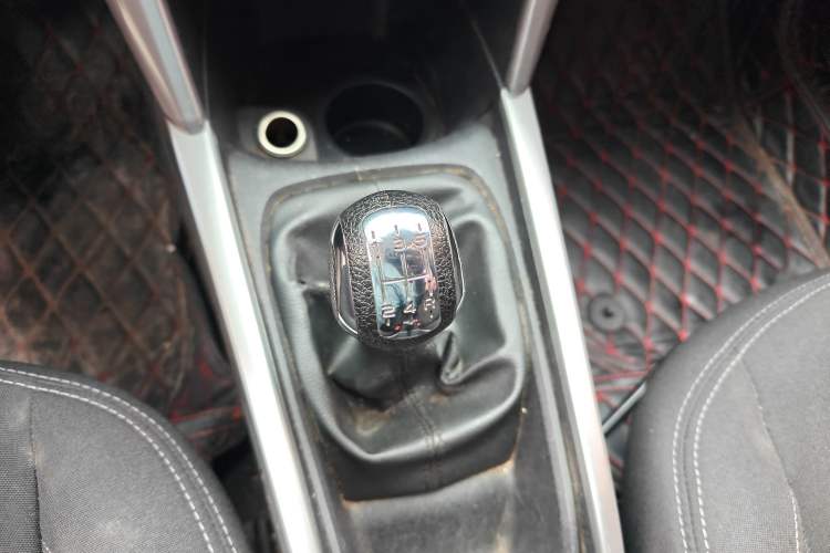 Used Citroen C3-XR 2015 1.6L Manual Fashion Edition Gear Lever