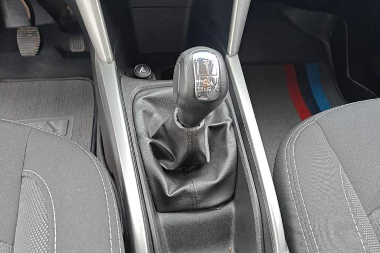 Used Citroen C3-XR 2015 1.6L Manual Fashion Edition Gear Lever