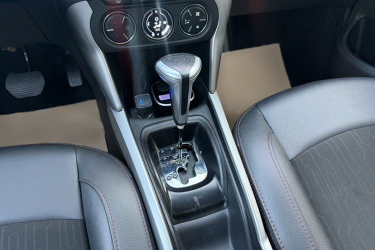 Used Citroen C3-XR 2015 1.6L Automatic Pioneer Model Gear Lever