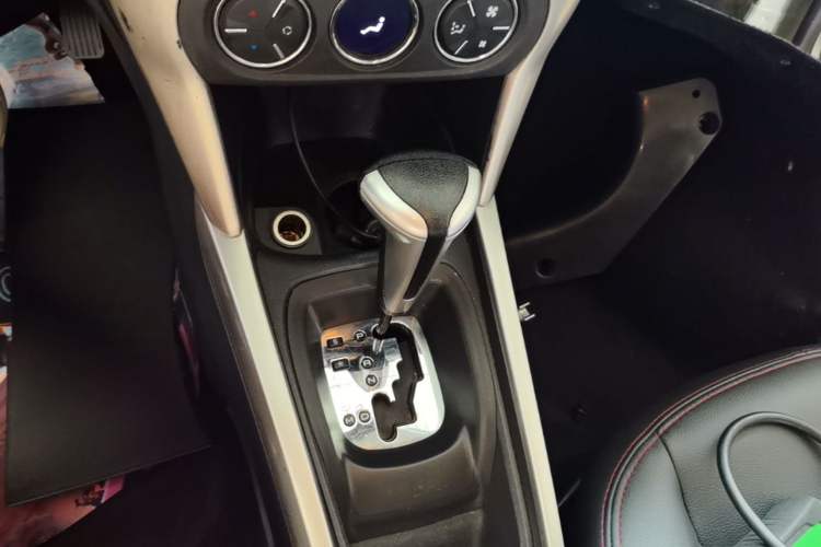 Used Citroen C3-XR 2015 1.6L Automatic Pioneer Model Gear Lever