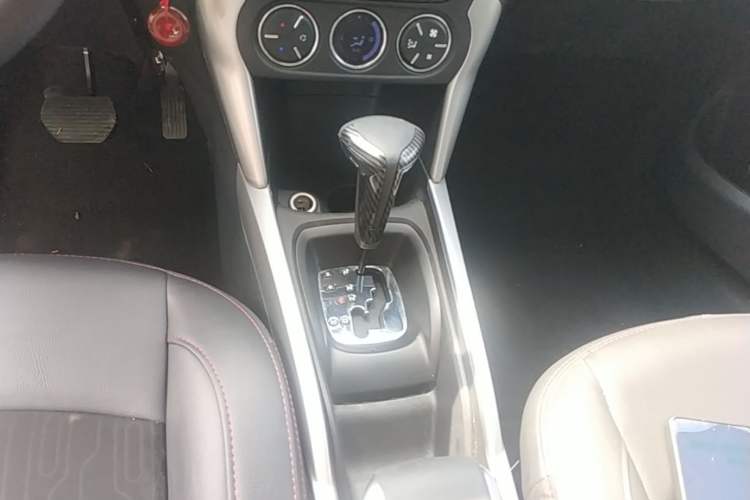 Used Citroen C3-XR 2015 1.6L Automatic Pioneer Model Gear Lever