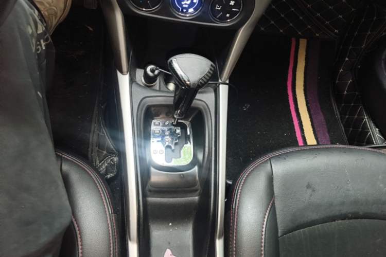 Used Citroen C3-XR 2015 1.6L Automatic Pioneer Model Gear Lever
