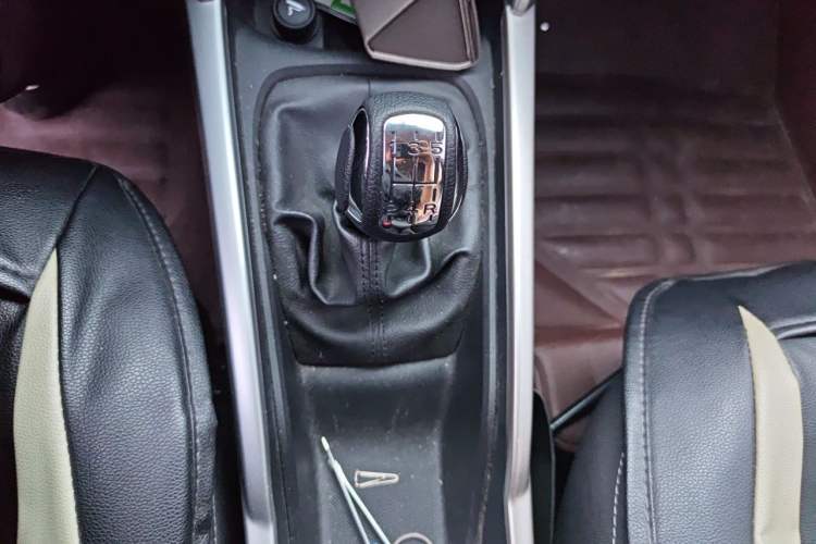 Used Citroen C3-XR 2015 1.6L Manual Fashion Edition Gear Lever