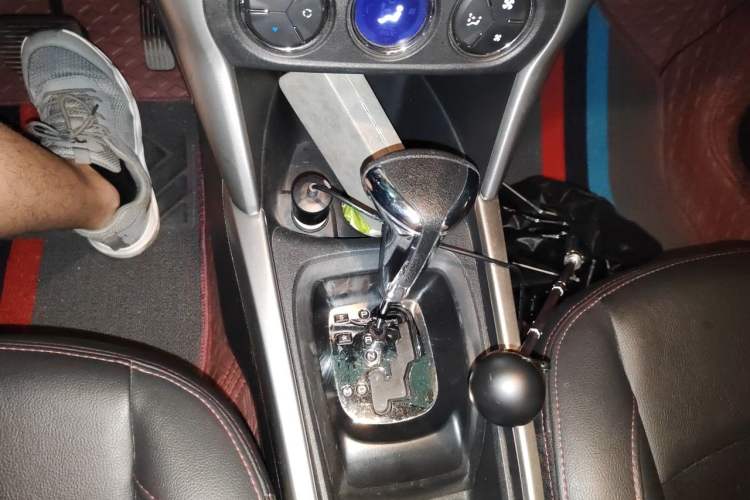 Used Citroen C3-XR 2015 1.6L Automatic Pioneer Model Gear Lever