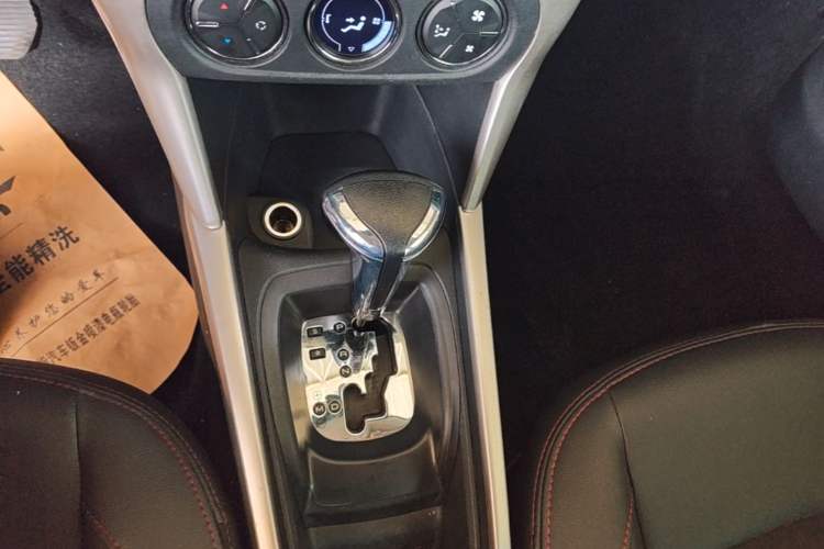 Used Citroen C3-XR 2015 1.6L Automatic Pioneer Model Gear Lever