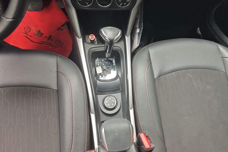 Used Citroen C3-XR 2015 1.6THP Automatic Pioneer Model Gear Lever