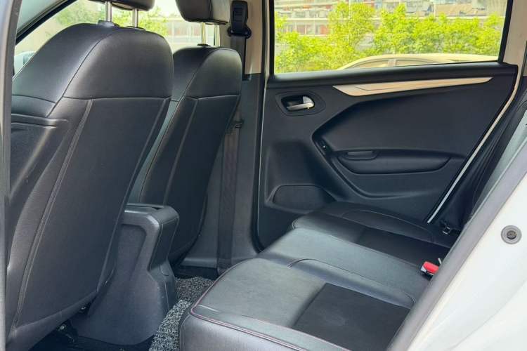 Used Citroen C3-XR 2015 1.6L Automatic Fashion Model Interior 3