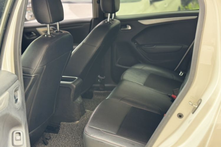 Used Citroen C3-XR 2015 1.6L Automatic Pioneer Model Interior 7