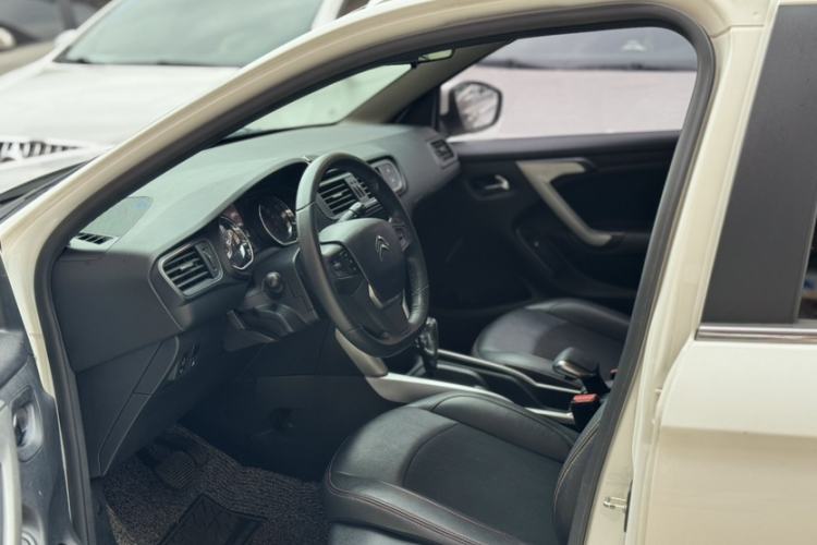 Used Citroen C3-XR 2015 1.6L Automatic Pioneer Model Interior 8