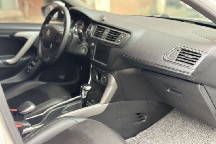 Used Citroen C3-XR 2015 1.6L Automatic Pioneer Model Interior 9