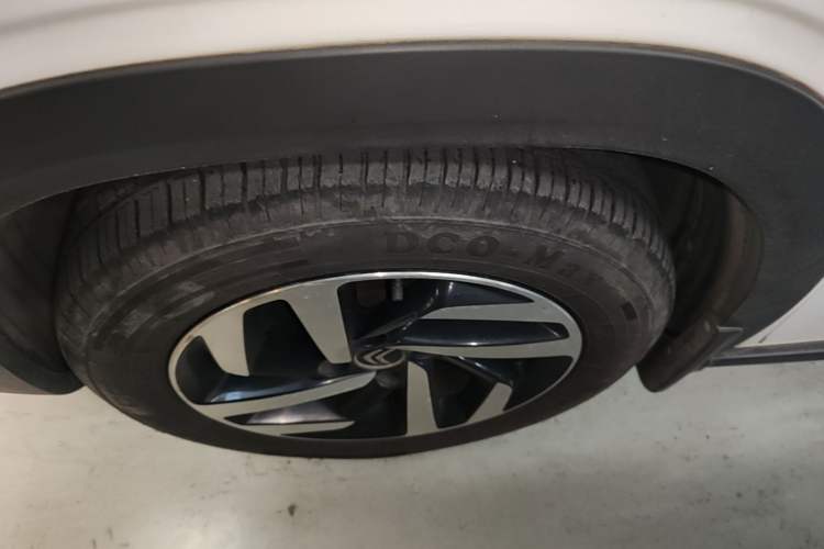 Used Citroen C3-XR 2015 1.6L Automatic Pioneer Model Left Front Wheel Hub