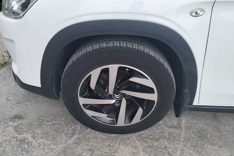 Used Citroen C3-XR 2015 1.6L Automatic Fashion Model Left Front Wheel Hub