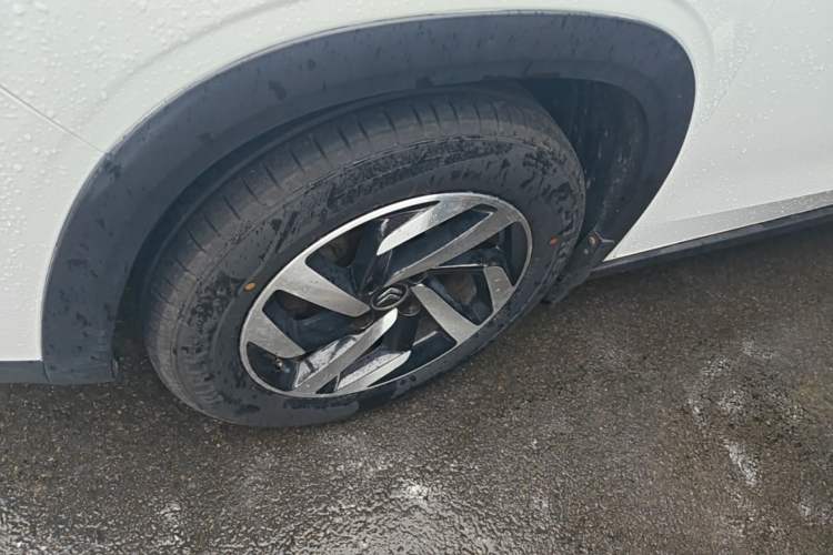 Used Citroen C3-XR 2015 1.6L Automatic Pioneer Model Left Front Wheel Hub