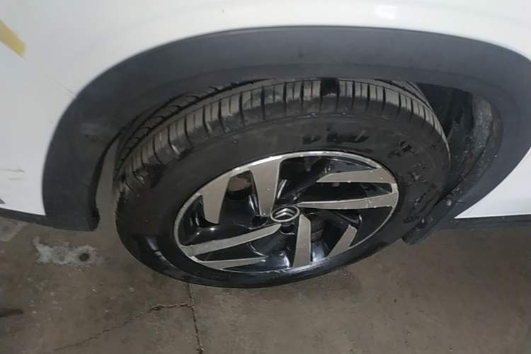 Used Citroen C3-XR 2015 1.6L Automatic Pioneer Model Left Front Wheel Hub