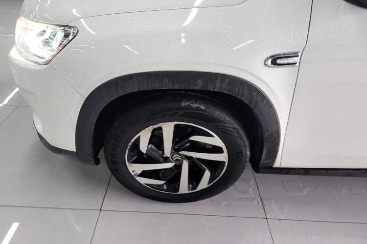 Used Citroen C3-XR 2015 1.6L Automatic Pioneer Model Left Front Wheel Hub