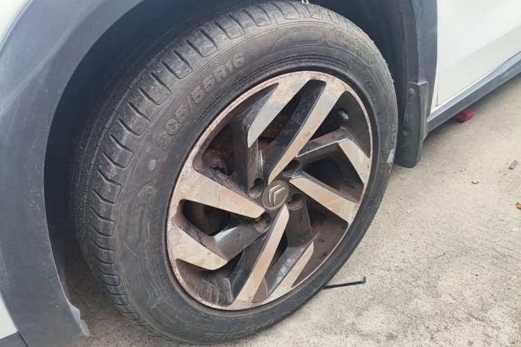 Used Citroen C3-XR 2015 1.6L Automatic Smart Version Left Front Wheel Hub