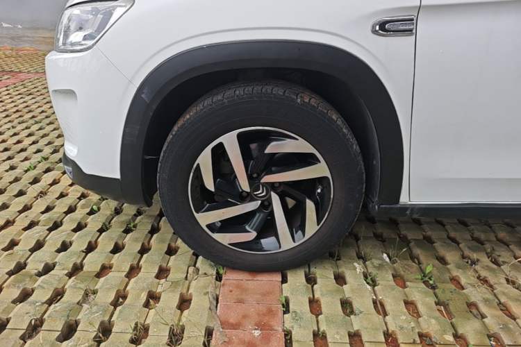 Used Citroen C3-XR 2015 1.6THP Automatic Pioneer Model Left Front Wheel Hub