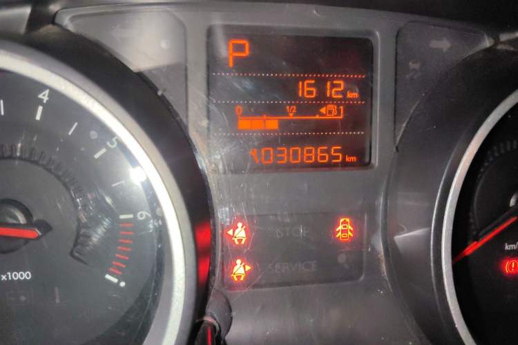 Used Citroen C3-XR 2015 1.6L Automatic Fashion Model Odometer Close Up